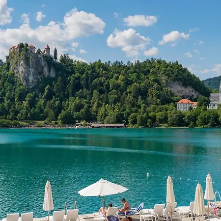 Jezero - Riverside * Bled